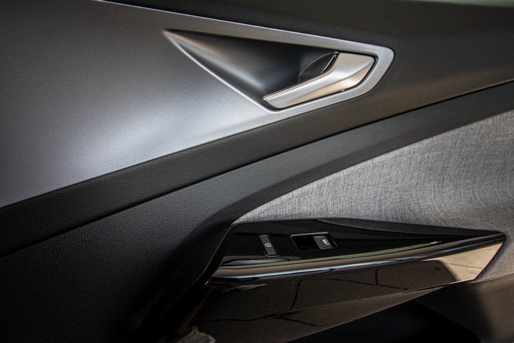New 2025 Volkswagen ID.4 Pro RWD image 40