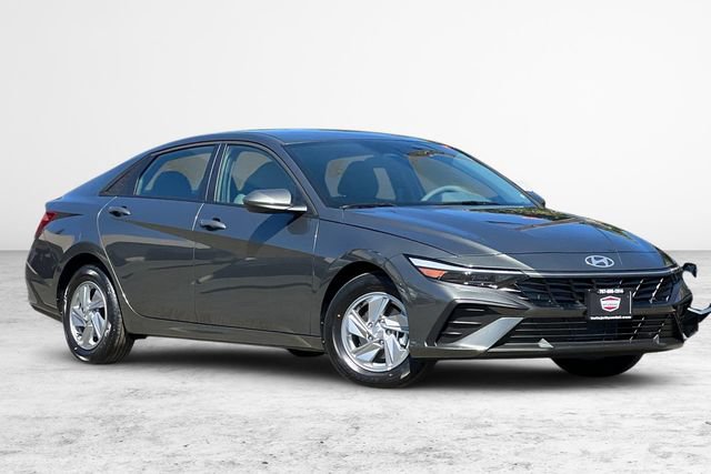 New 2026 Hyundai Elantra SE