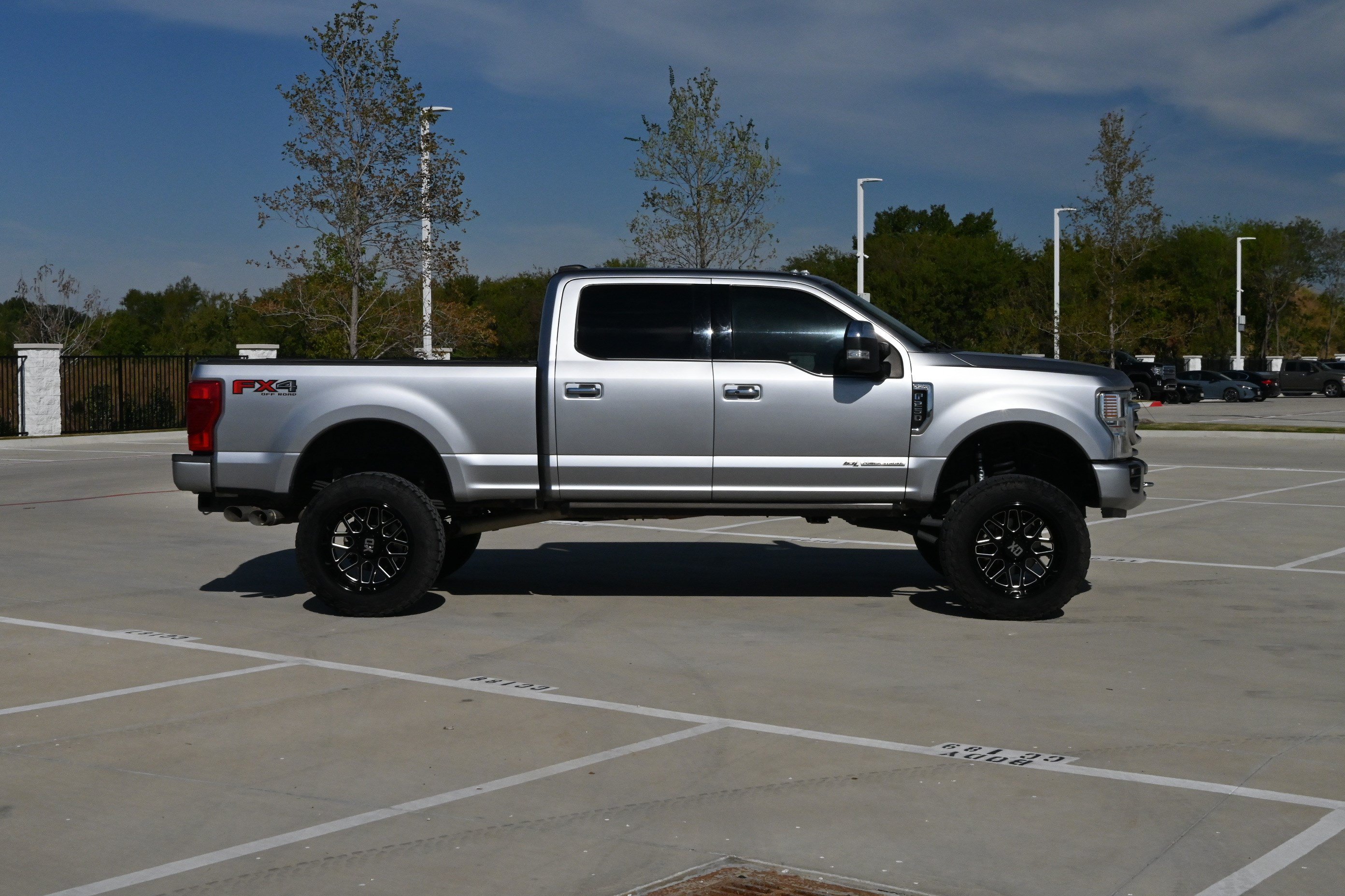 Used 2022 Ford F250 Platinum w/ FX4 Off-Road Package AWD/4WD image 6