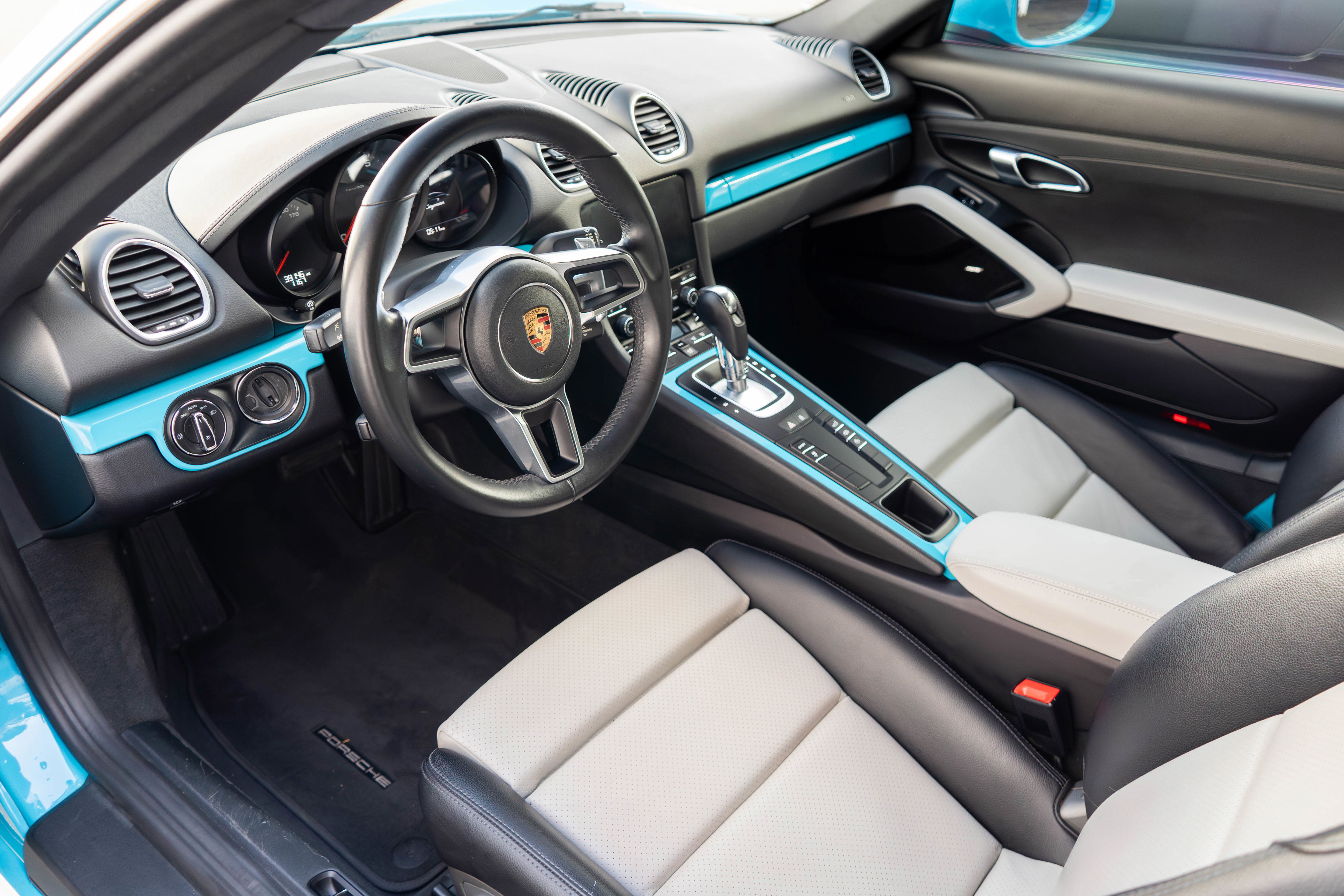 Used 2020 Porsche 718 Cayman image 8