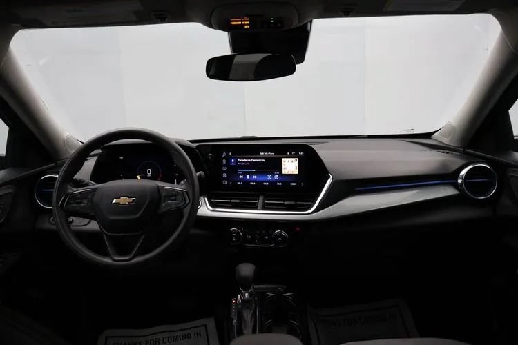 Used 2025 Chevrolet Trax LT FWD image 19