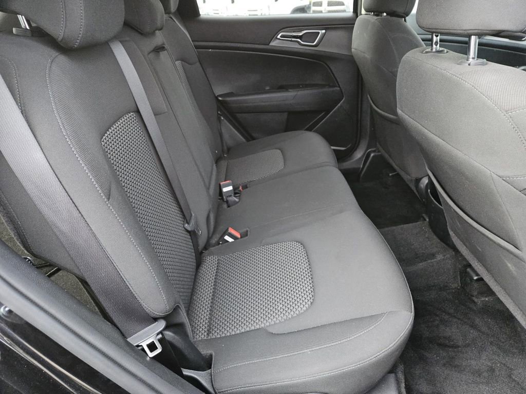 Used 2023 Kia Sportage LX image 32