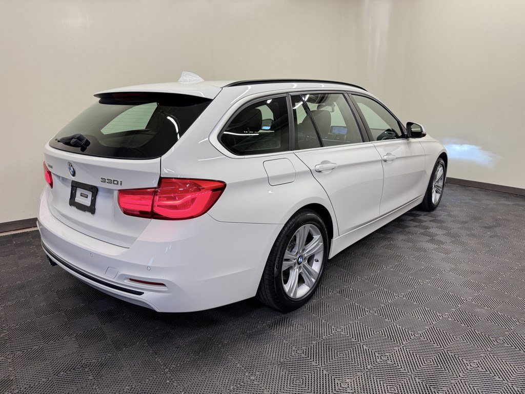 Used 2018 BMW 330i xDrive Wagon AWD/4WD image 11