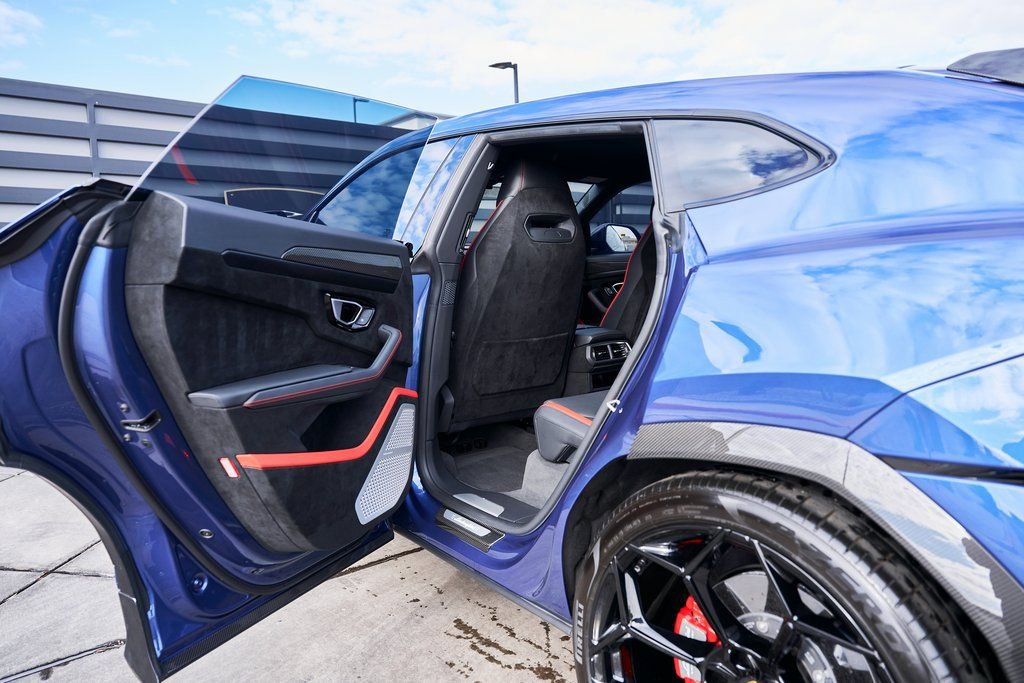 Used 2024 Lamborghini Urus Performante AWD/4WD image 35