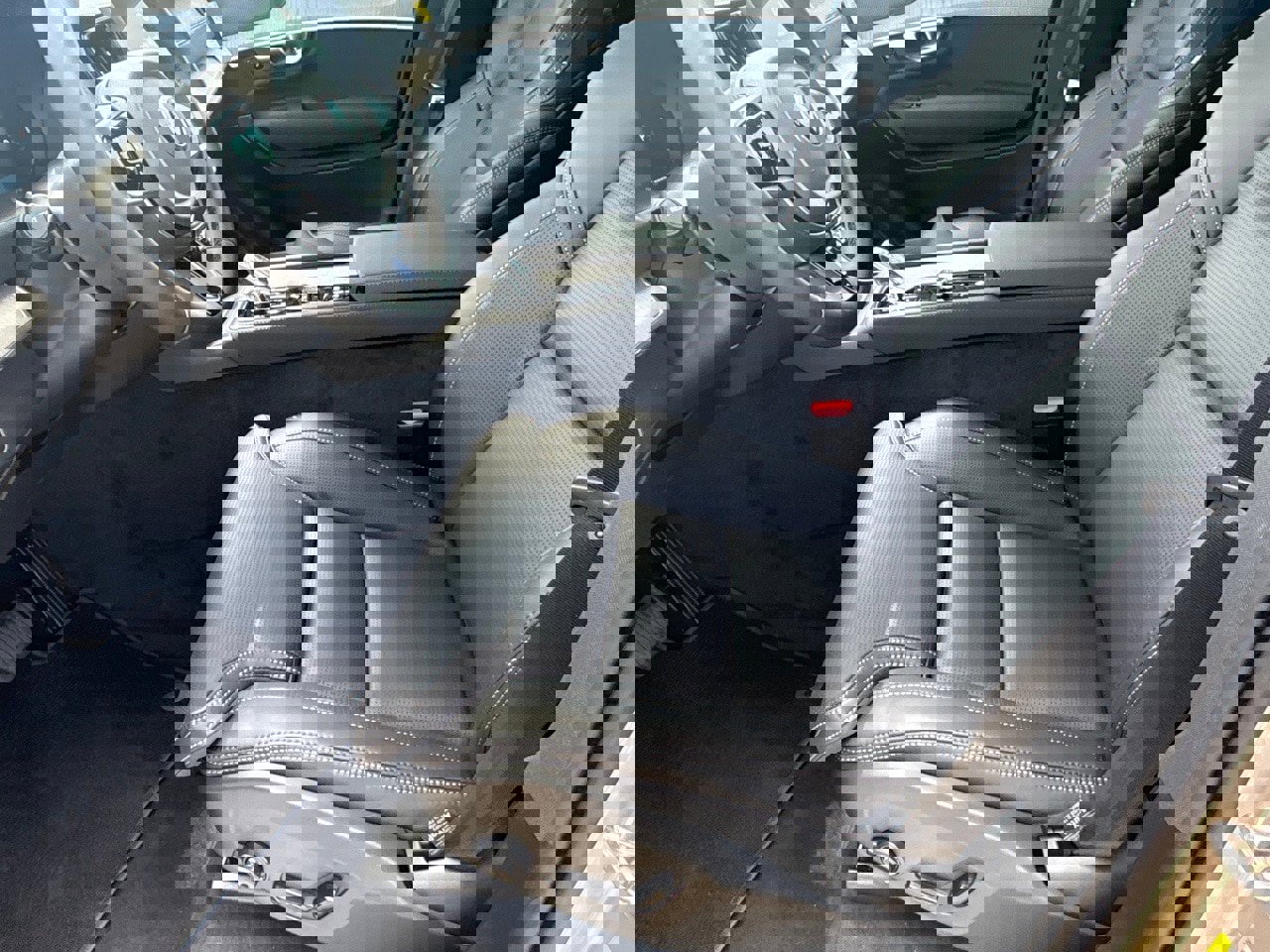 New 2026 Volvo XC90 B5 Ultra w/ Protection Package Premier image 17