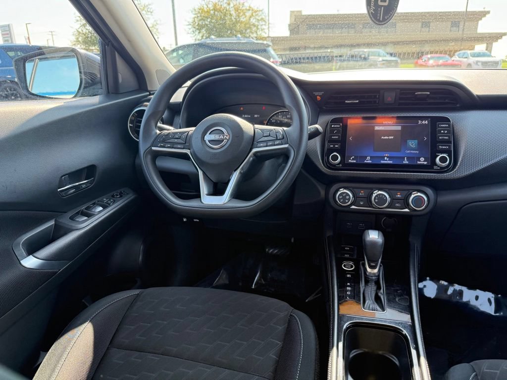 Used 2023 Nissan Kicks SV w/ Exterior Package FWD image 9