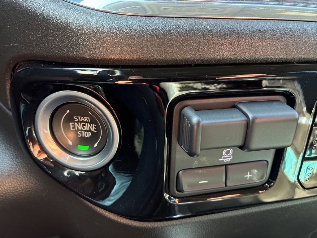 Used 2023 Chevrolet Silverado 1500 LTZ image 25