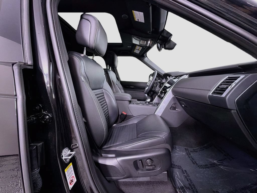 Certified 2025 Land Rover Discovery S AWD/4WD image 31