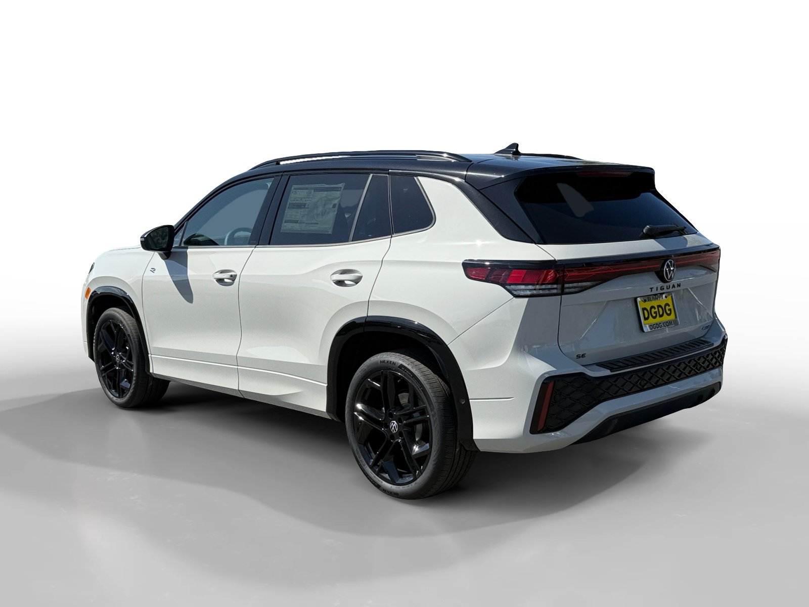 New 2026 Volkswagen Tiguan SE R-Line AWD/4WD image 3