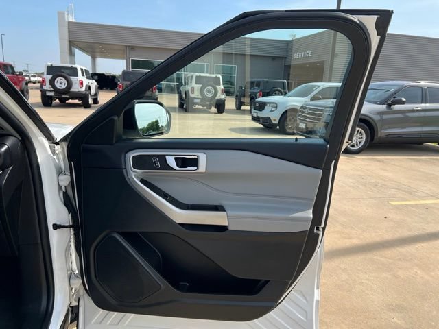 Used 2023 Ford Explorer XLT w/ Equipment Group 202A AWD/4WD image 22