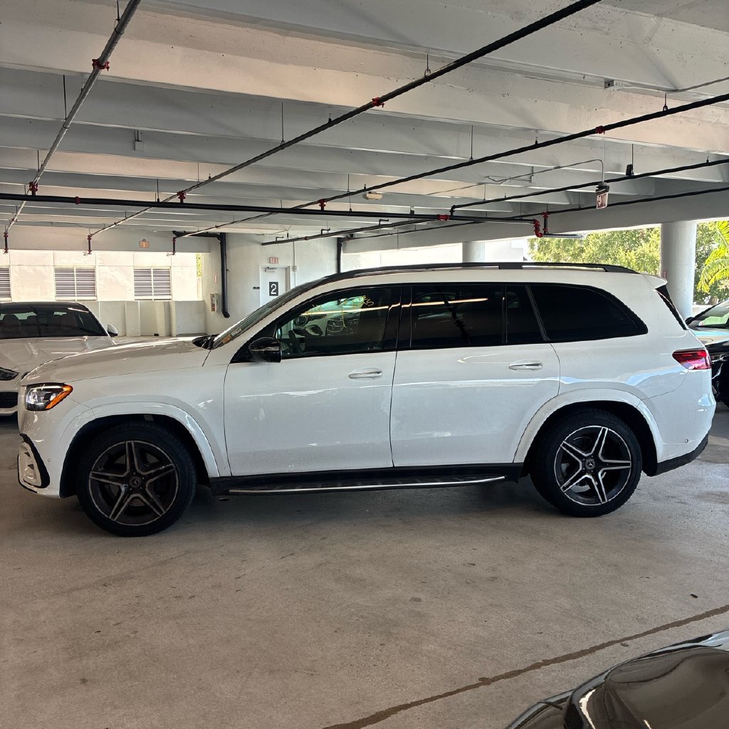 Used 2024 Mercedes-Benz GLS 450 4MATIC w/ AMG Line Exterior image 4