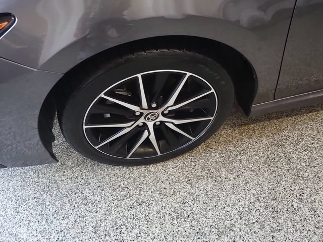 Used 2024 Toyota Camry SE FWD image 3