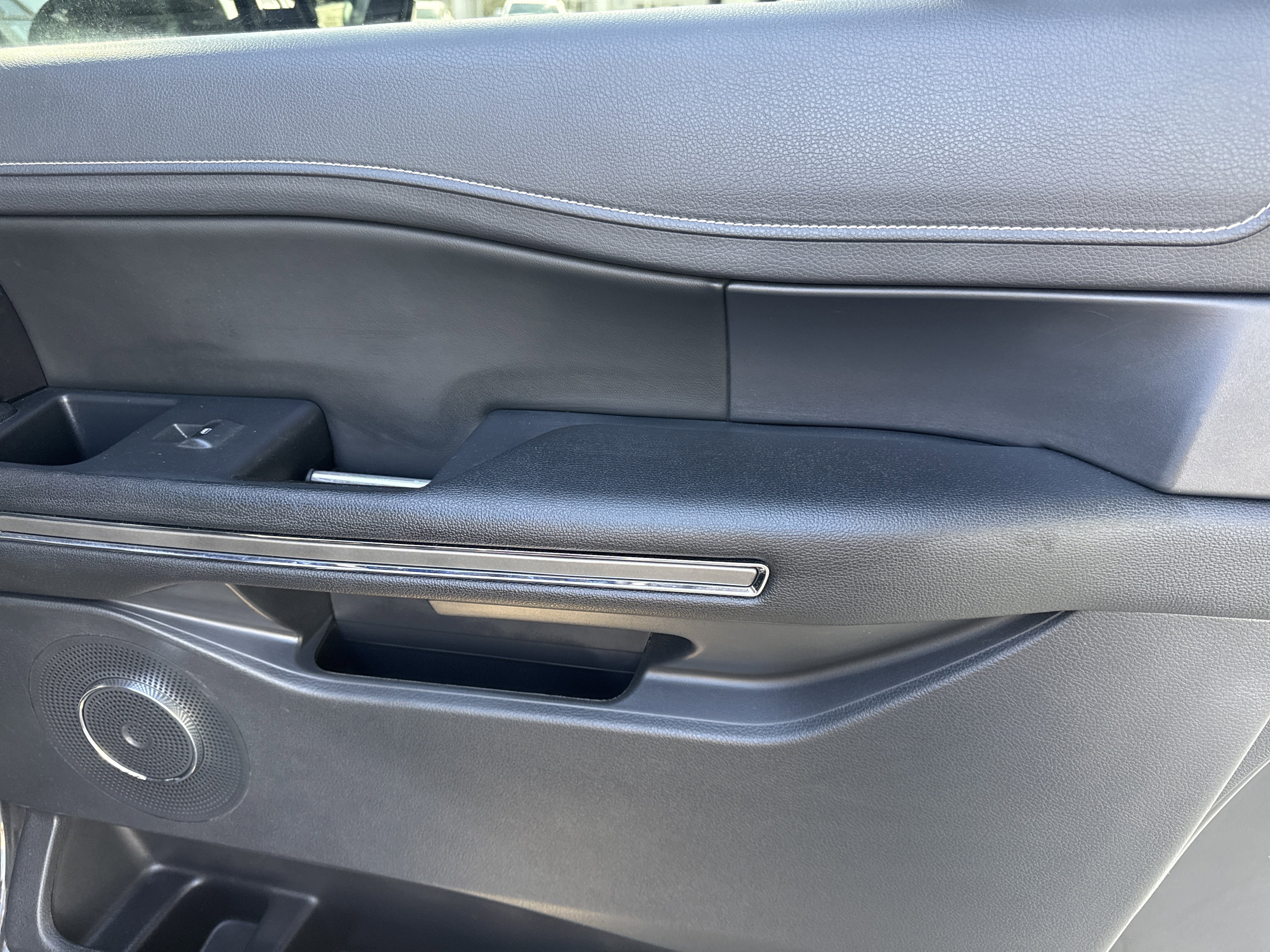 Used 2022 Ford Expedition Max XLT image 16