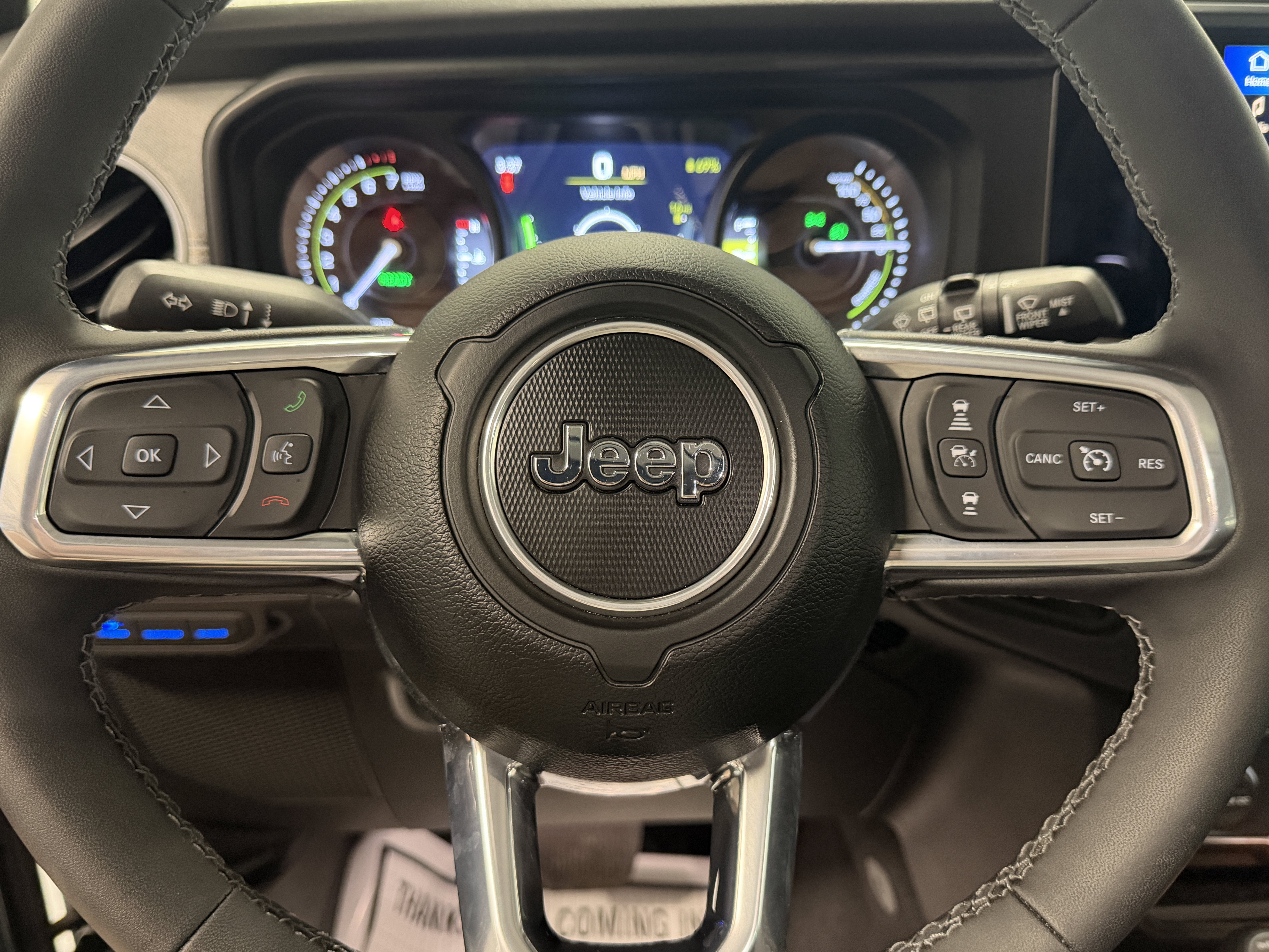 Used 2025 Jeep Wrangler Unlimited Sahara AWD/4WD image 13