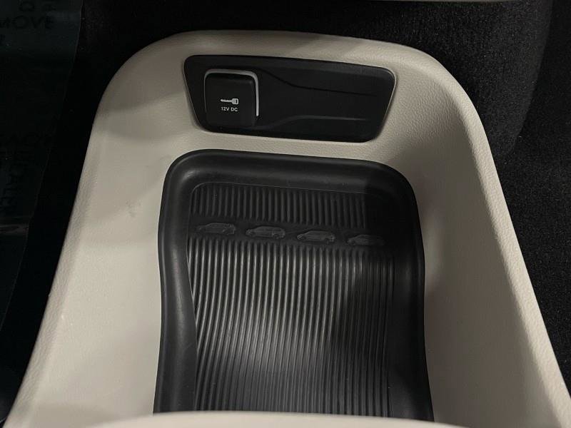 Used 2023 Chrysler Pacifica Touring-L image 27