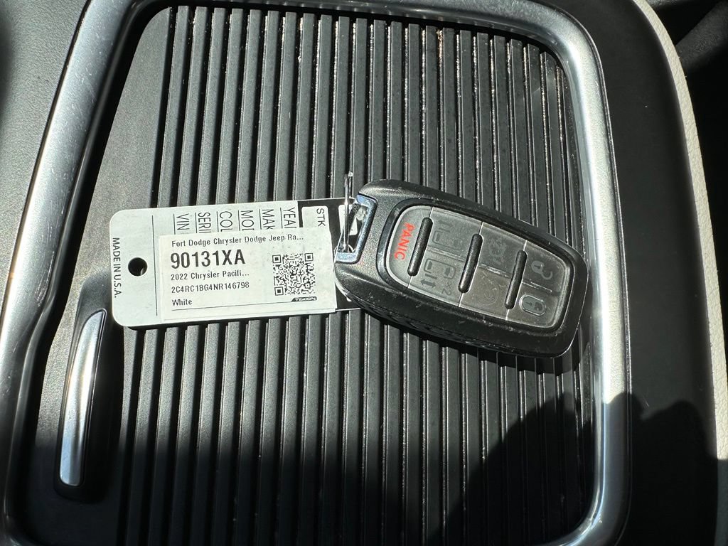 Used 2022 Chrysler Pacifica Touring-L FWD image 53