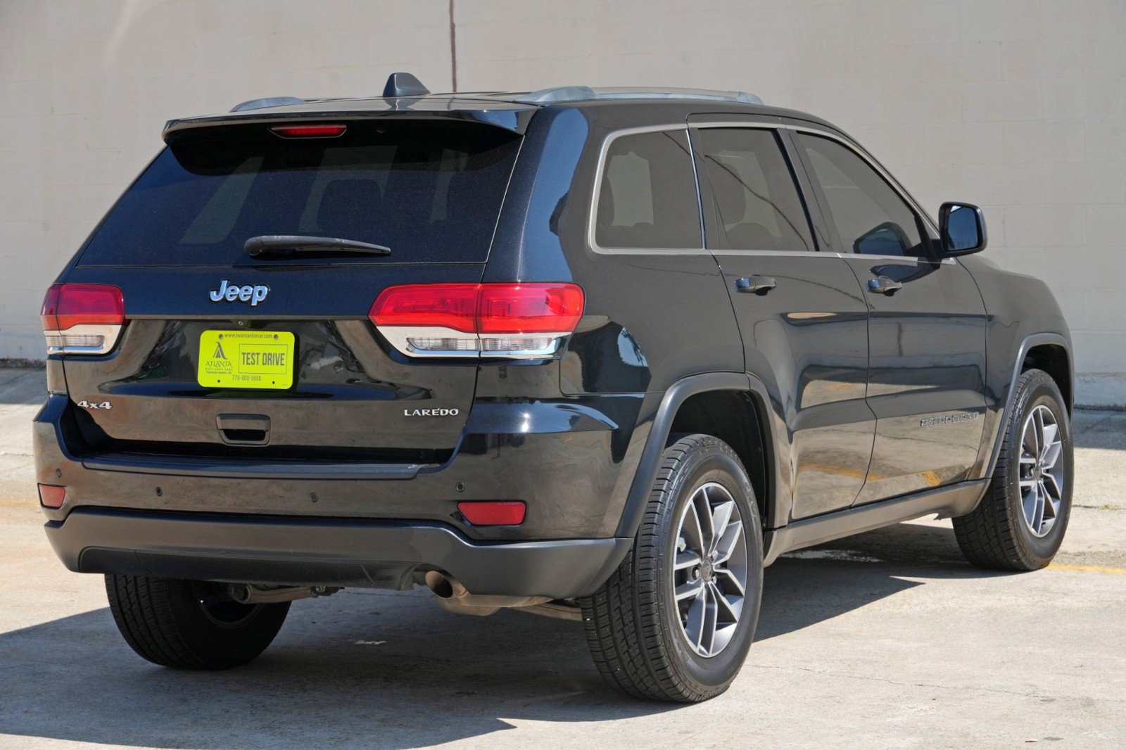 Used 2019 Jeep Grand Cherokee Laredo w/ 18" Wheel & 8.4" Radio Group AWD/4WD image 48