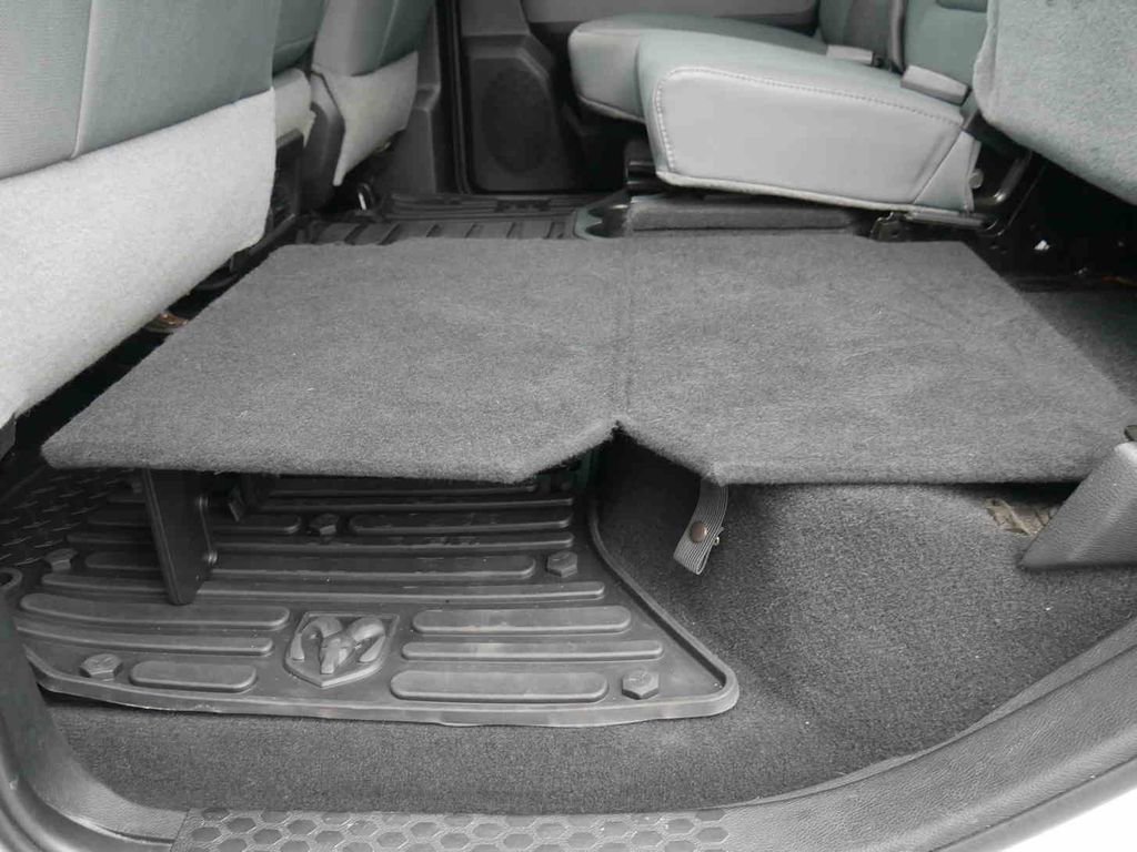 Used 2018 RAM 1500 SLT image 17