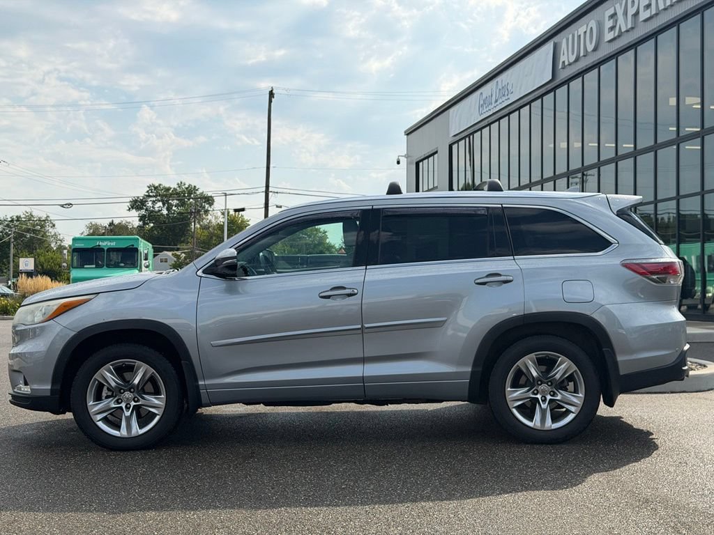 Used 2015 Toyota Highlander Limited AWD/4WD image 2