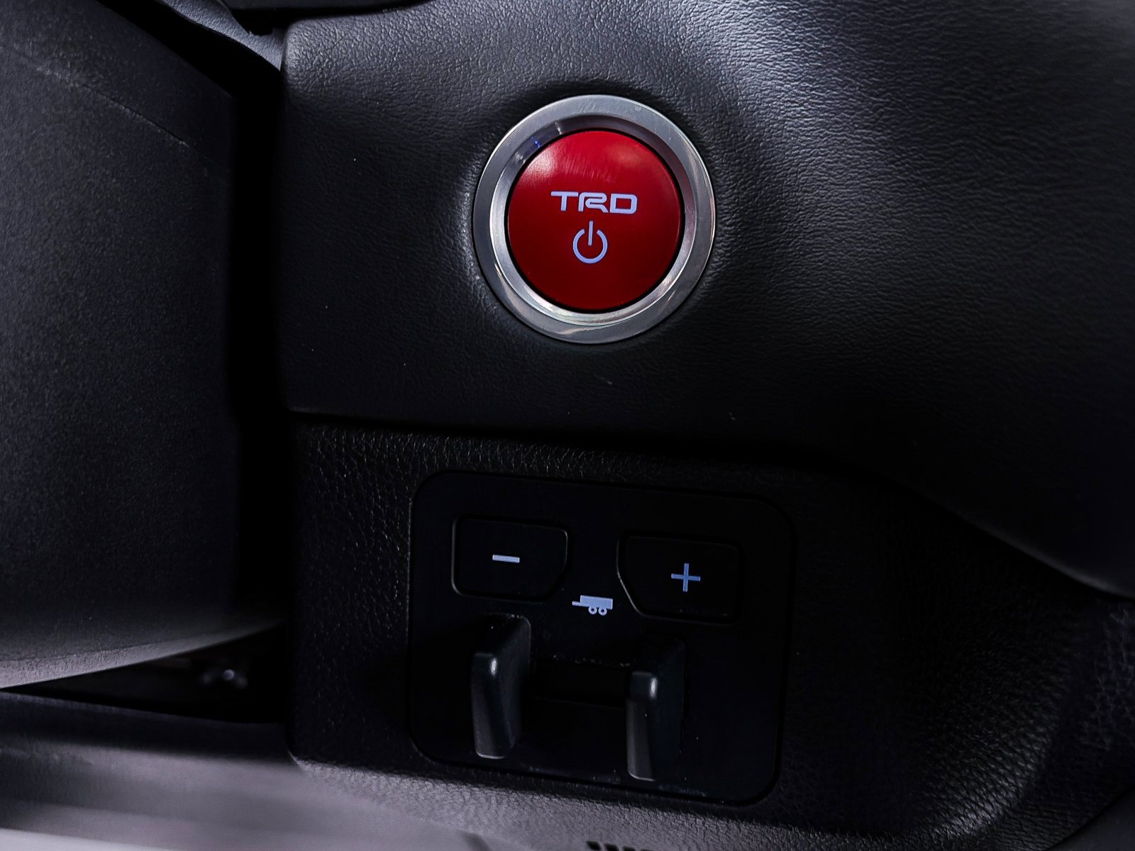 Used 2024 Toyota Tundra Platinum w/ TRD Off-Road Package image 28