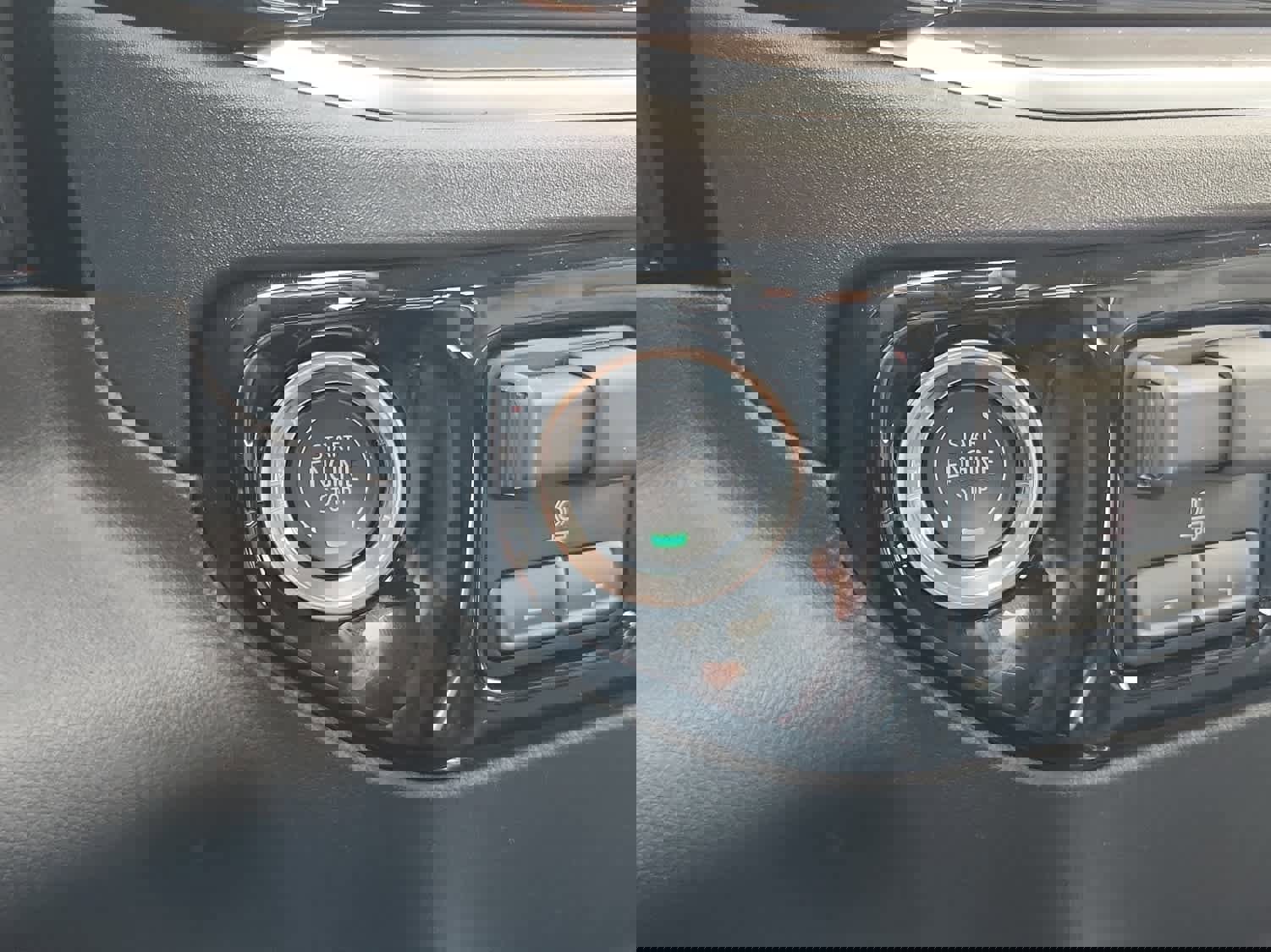 New 2026 GMC Sierra 2500 SLT w/ SLT Convenience Package image 15