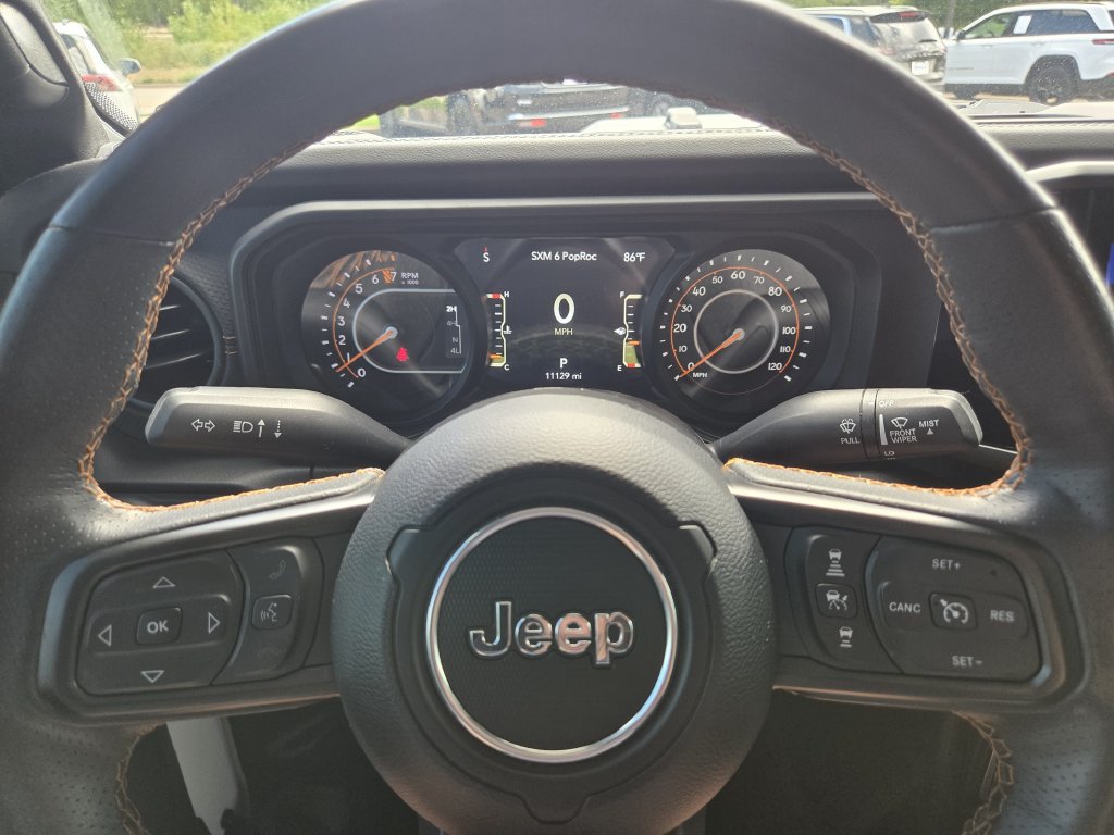 Used 2025 Jeep Gladiator Mojave w/ Convenience Group AWD/4WD image 18