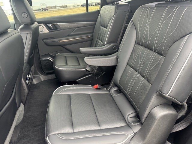 Used 2025 Buick Enclave Avenir w/ Trailering Package, 5000 lbs. image 27