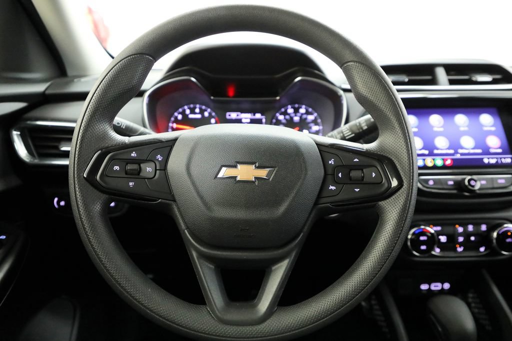 Used 2023 Chevrolet TrailBlazer LT w/ Convenience Package AWD/4WD image 3