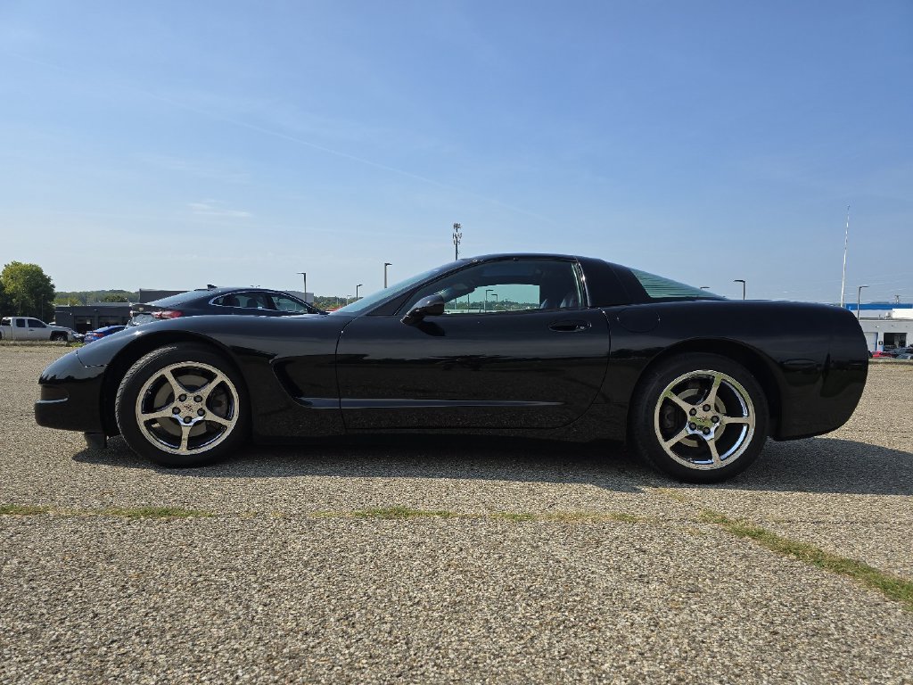 Used 1999 Chevrolet Corvette Coupe w/ Roof Pkg RWD image 16