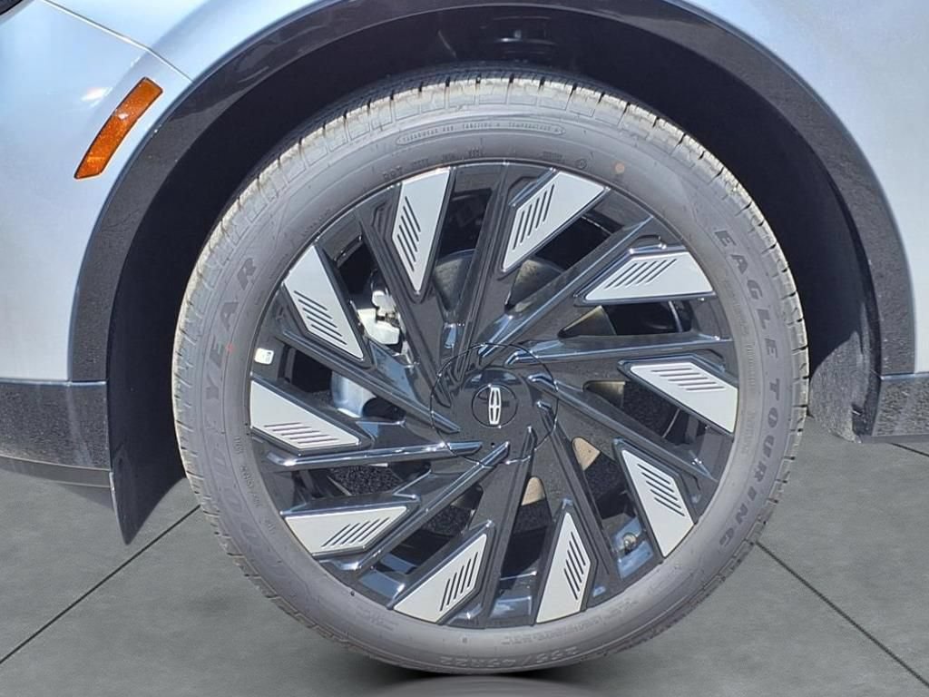 New 2025 Lincoln Nautilus Reserve w/ Jet Appearance Package AWD/4WD image 12