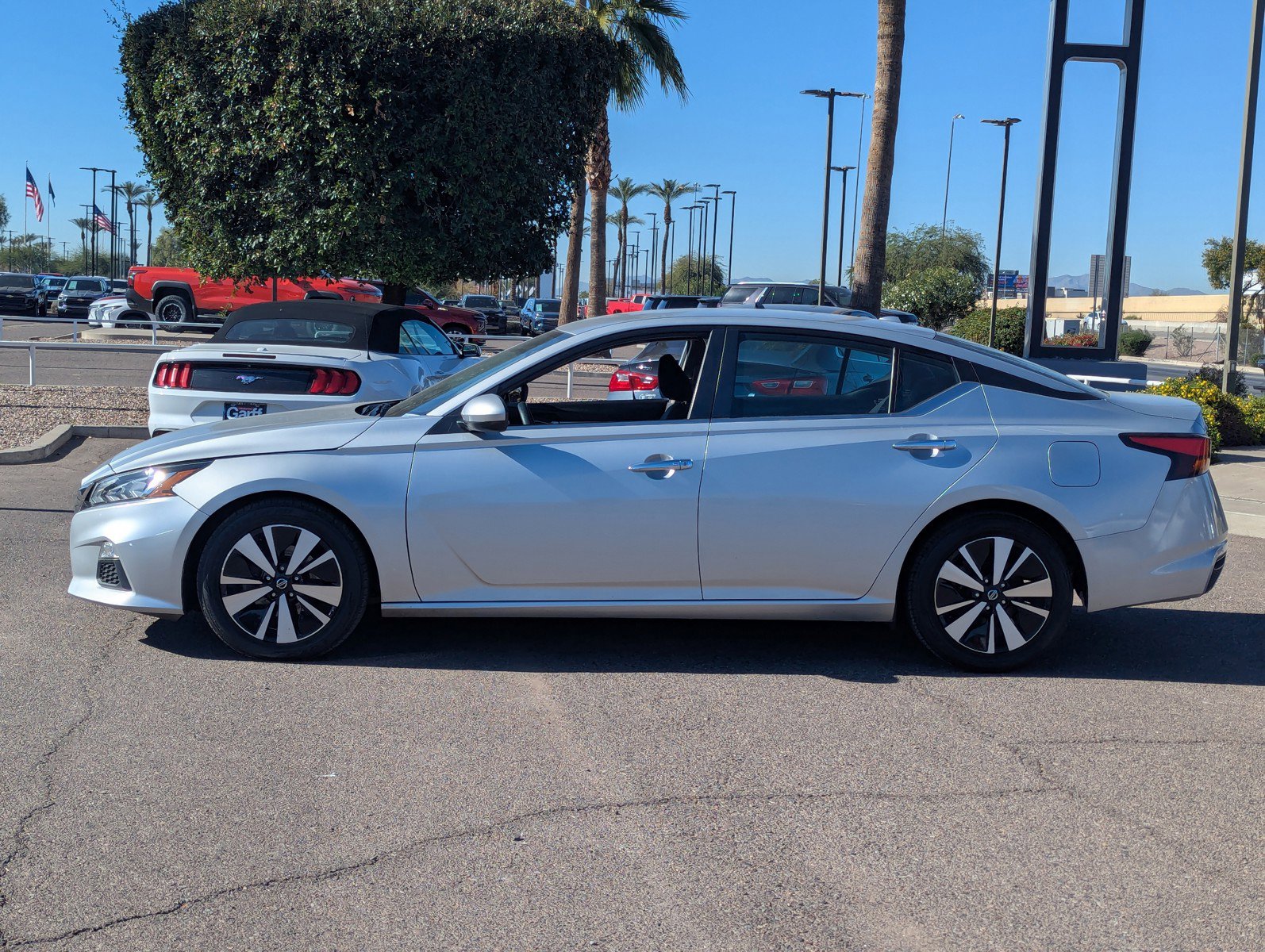 Used 2022 Nissan Altima 2.5 SV image 3