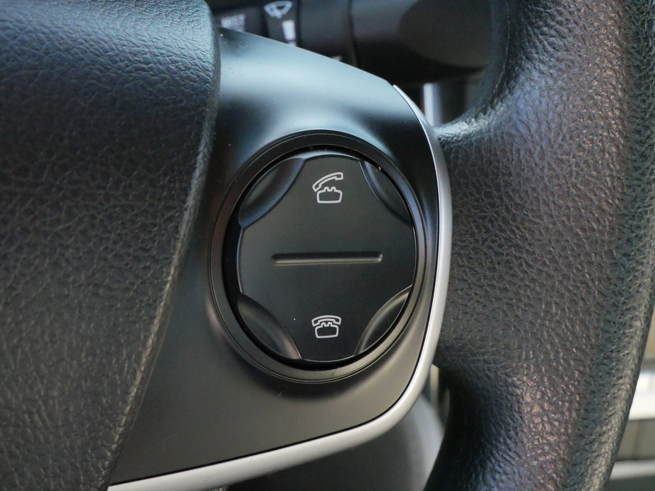 Used 2013 Toyota Camry LE image 25