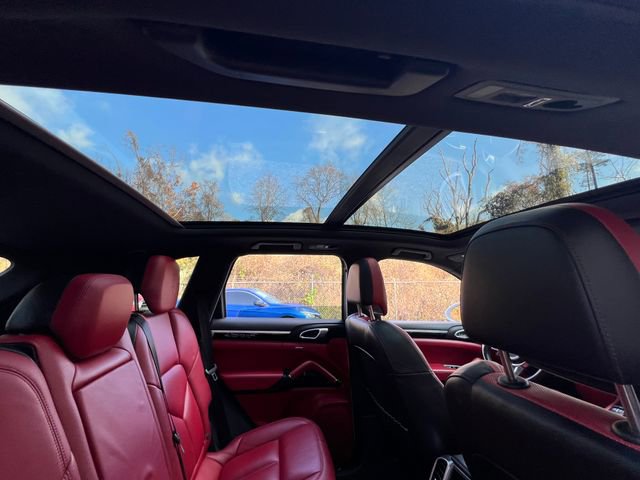 Used 2018 Porsche Cayenne Platinum Edition image 35