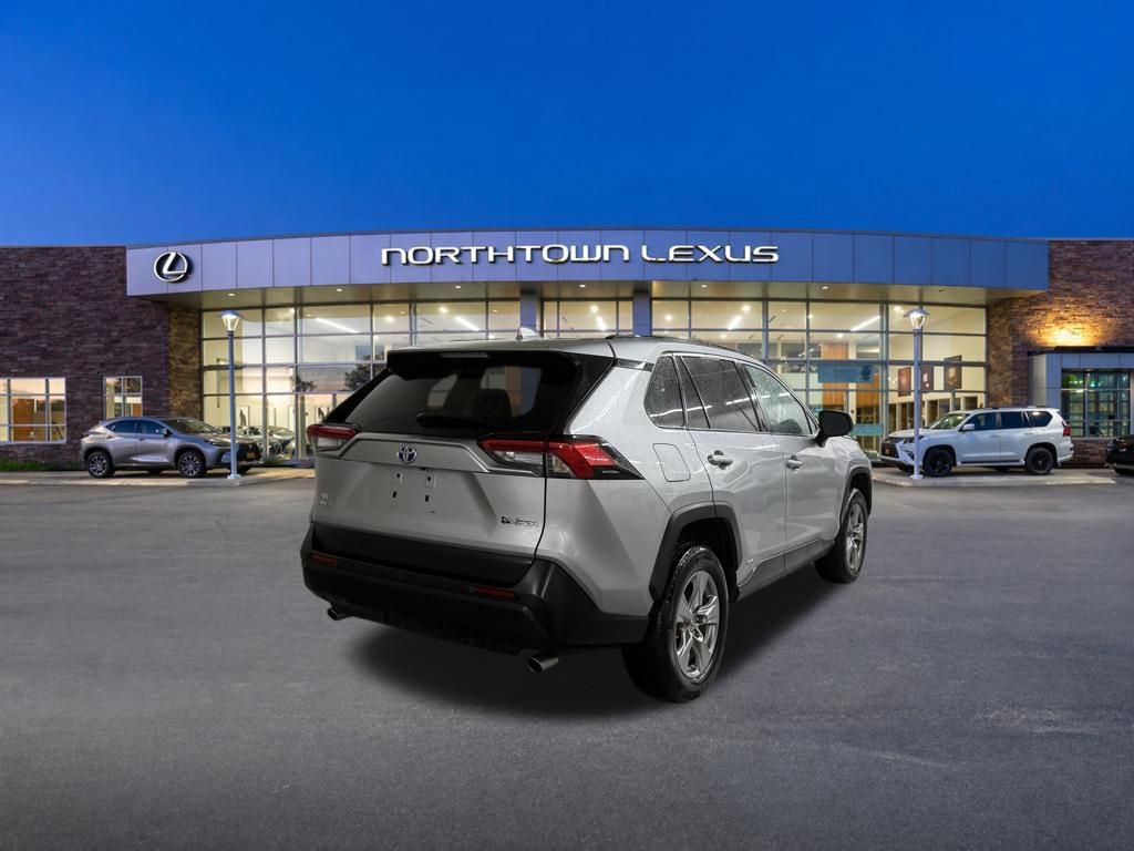 Used 2024 Toyota RAV4 LE AWD/4WD image 22