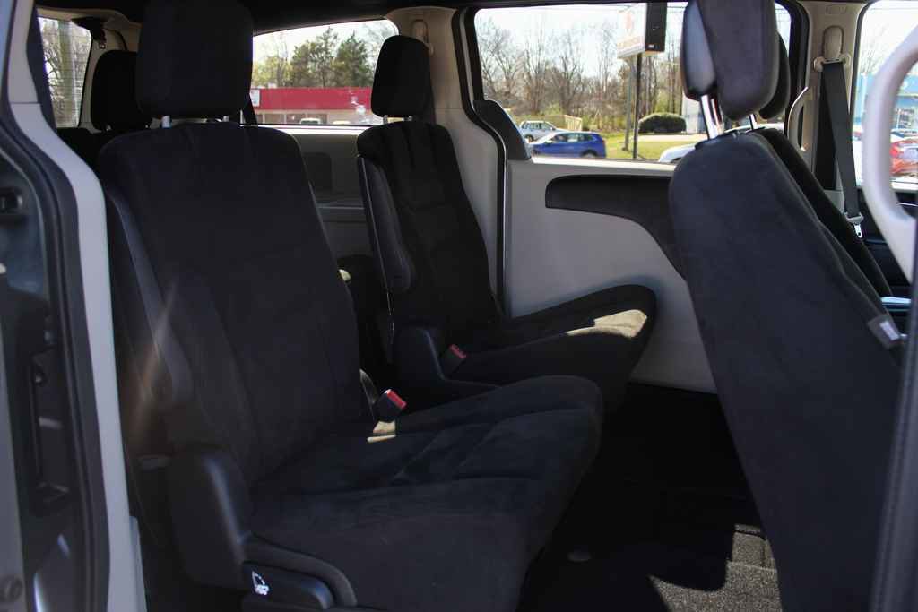 Used 2015 Dodge Grand Caravan SE image 24
