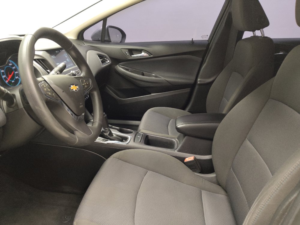 Used 2018 Chevrolet Cruze LT FWD image 17