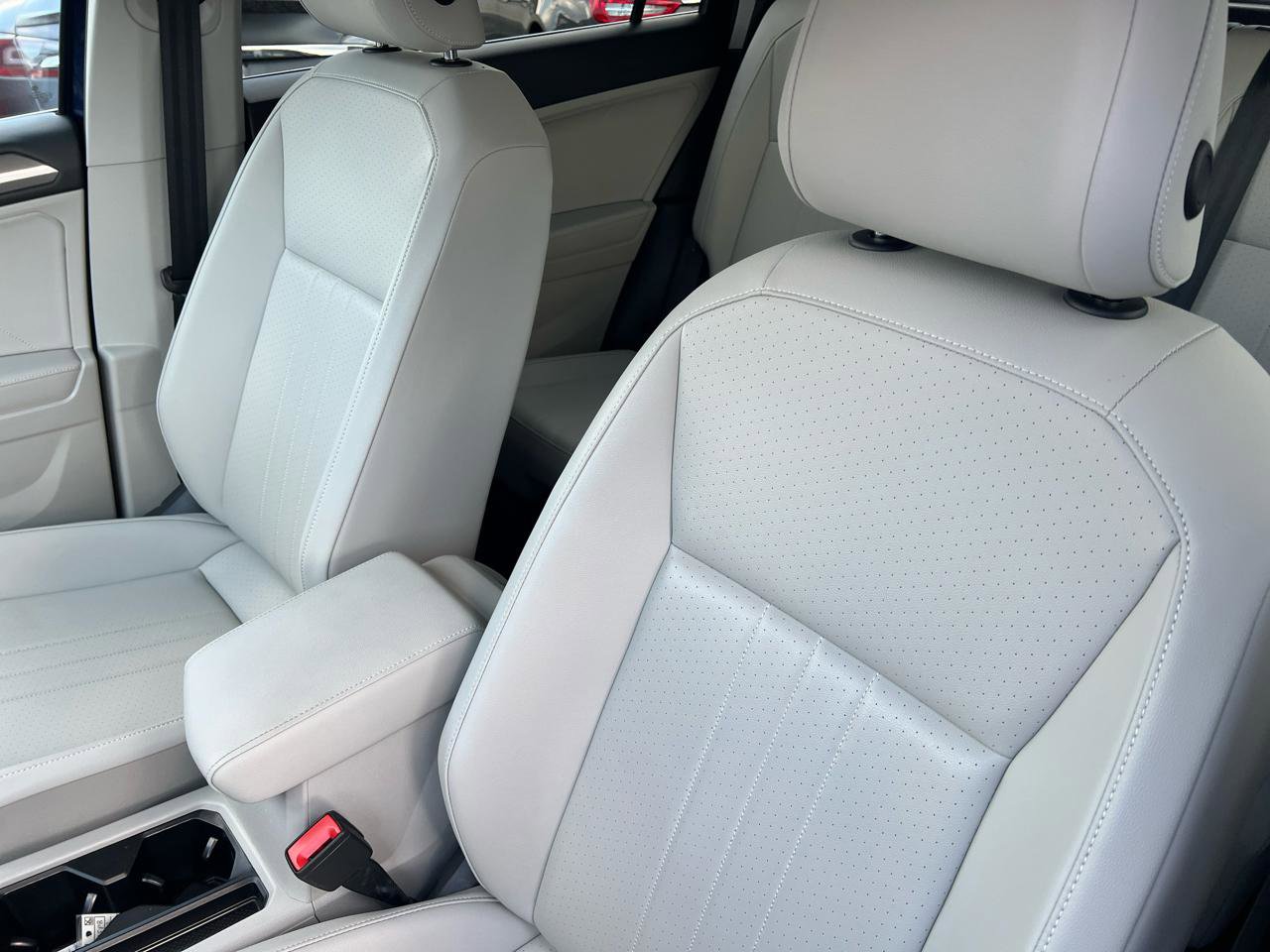 Used 2022 Volkswagen Tiguan SE w/ Panoramic Sunroof Package AWD/4WD image 11