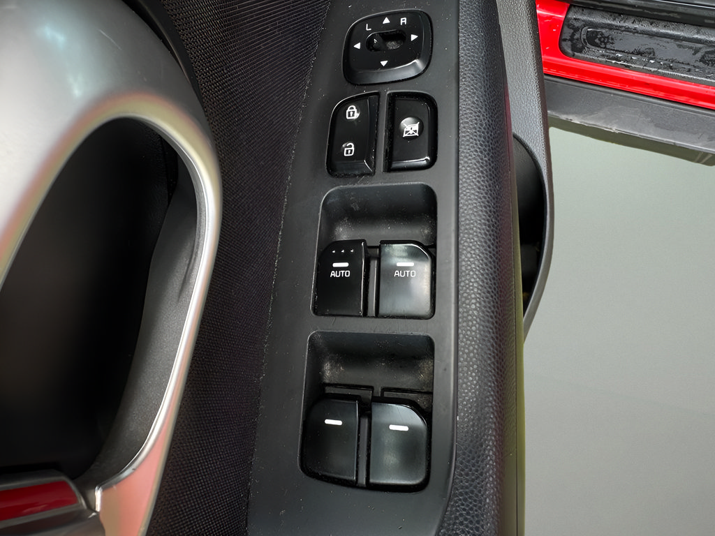 Used 2015 Kia Soul + FWD image 13
