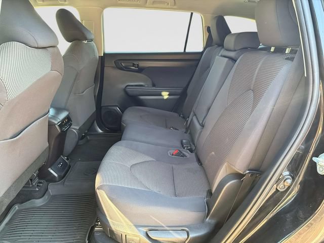 Used 2020 Toyota Highlander LE AWD/4WD image 16
