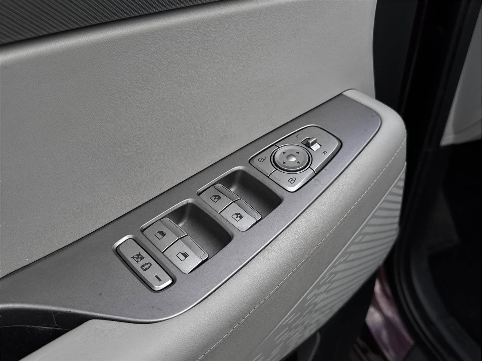 Used 2023 Hyundai Palisade SEL w/ Winter Package image 8