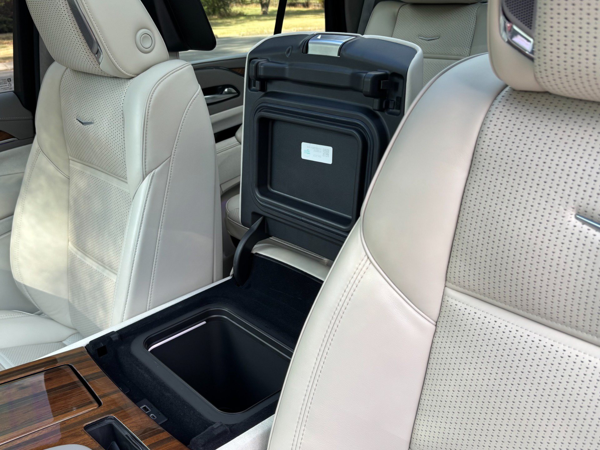 Used 2024 Cadillac Escalade Premium Luxury Platinum w/ LPO, Floor Liner Package AWD/4WD image 15