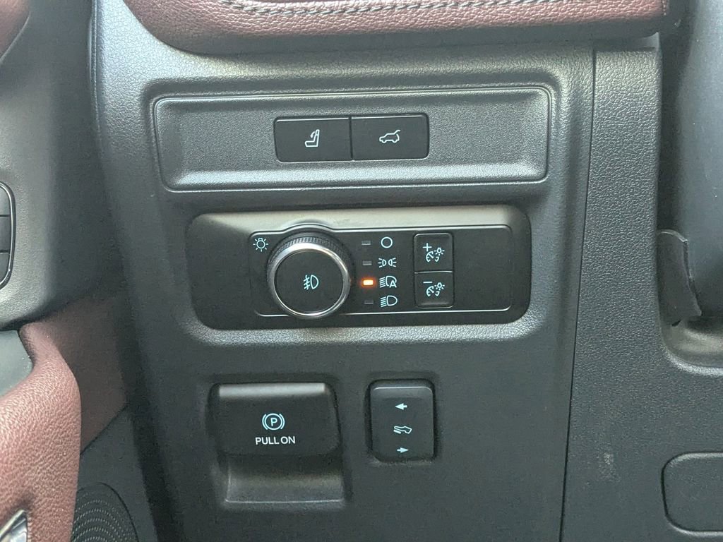Used 2024 Ford Expedition Limited image 22