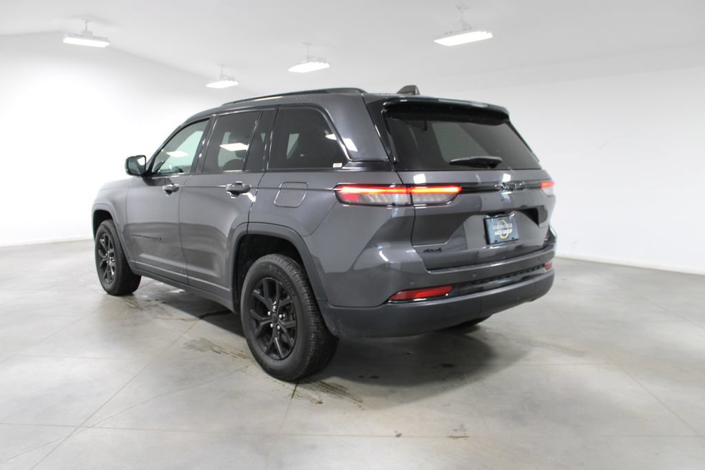 Used 2024 Jeep Grand Cherokee Altitude AWD/4WD image 7