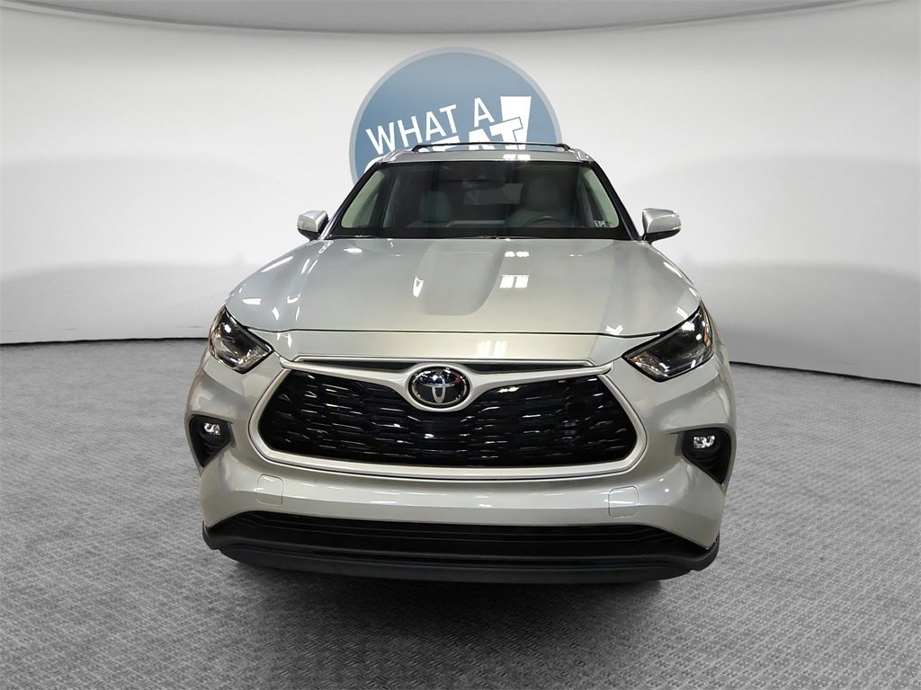 Used 2023 Toyota Highlander XLE image 9