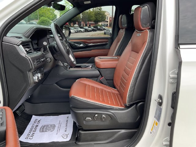 Used 2023 GMC Yukon Denali Ultimate AWD/4WD image 13