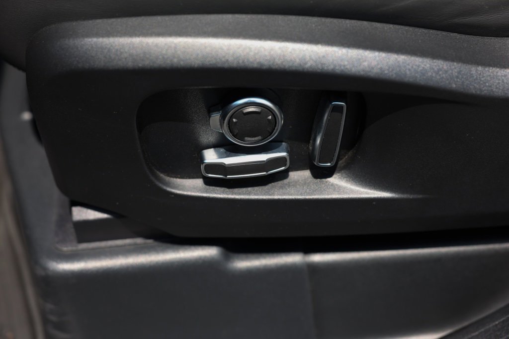 Used 2024 Land Rover Defender 130 V8 image 32