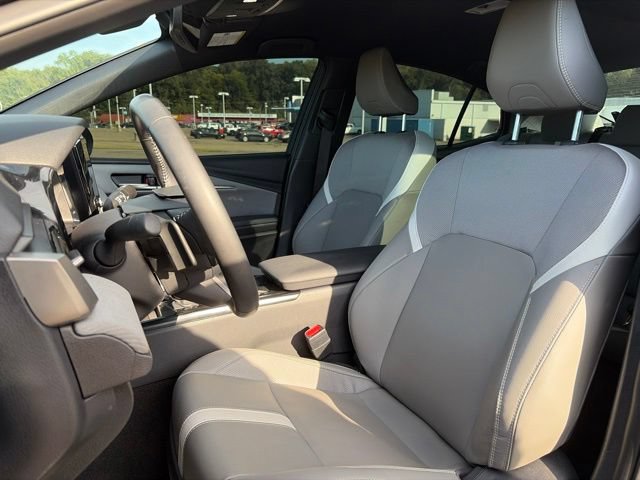 Used 2025 Toyota Camry SE w/ Convenience Package FWD image 19