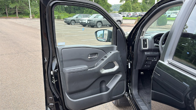New 2026 Nissan Frontier SV w/ SV Convenience Package AWD/4WD image 8