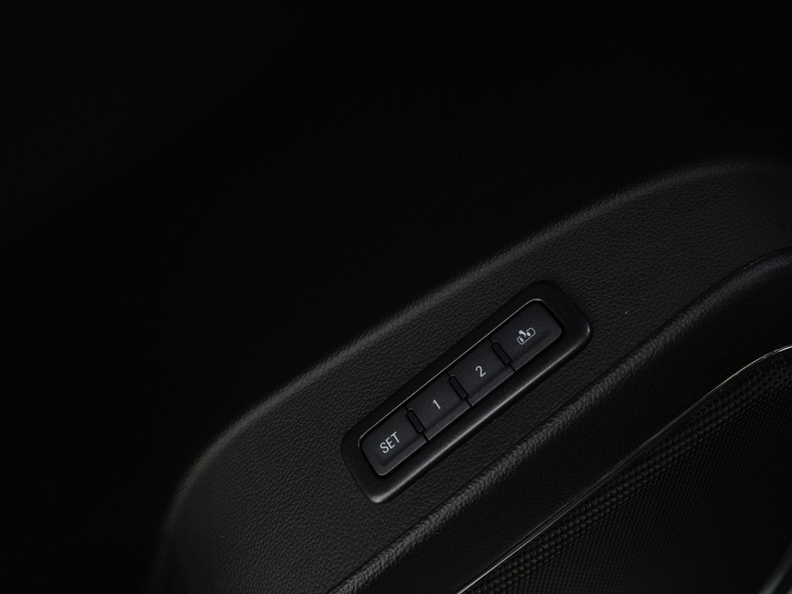 Used 2018 GMC Yukon XL Denali w/ Open Road Package image 24