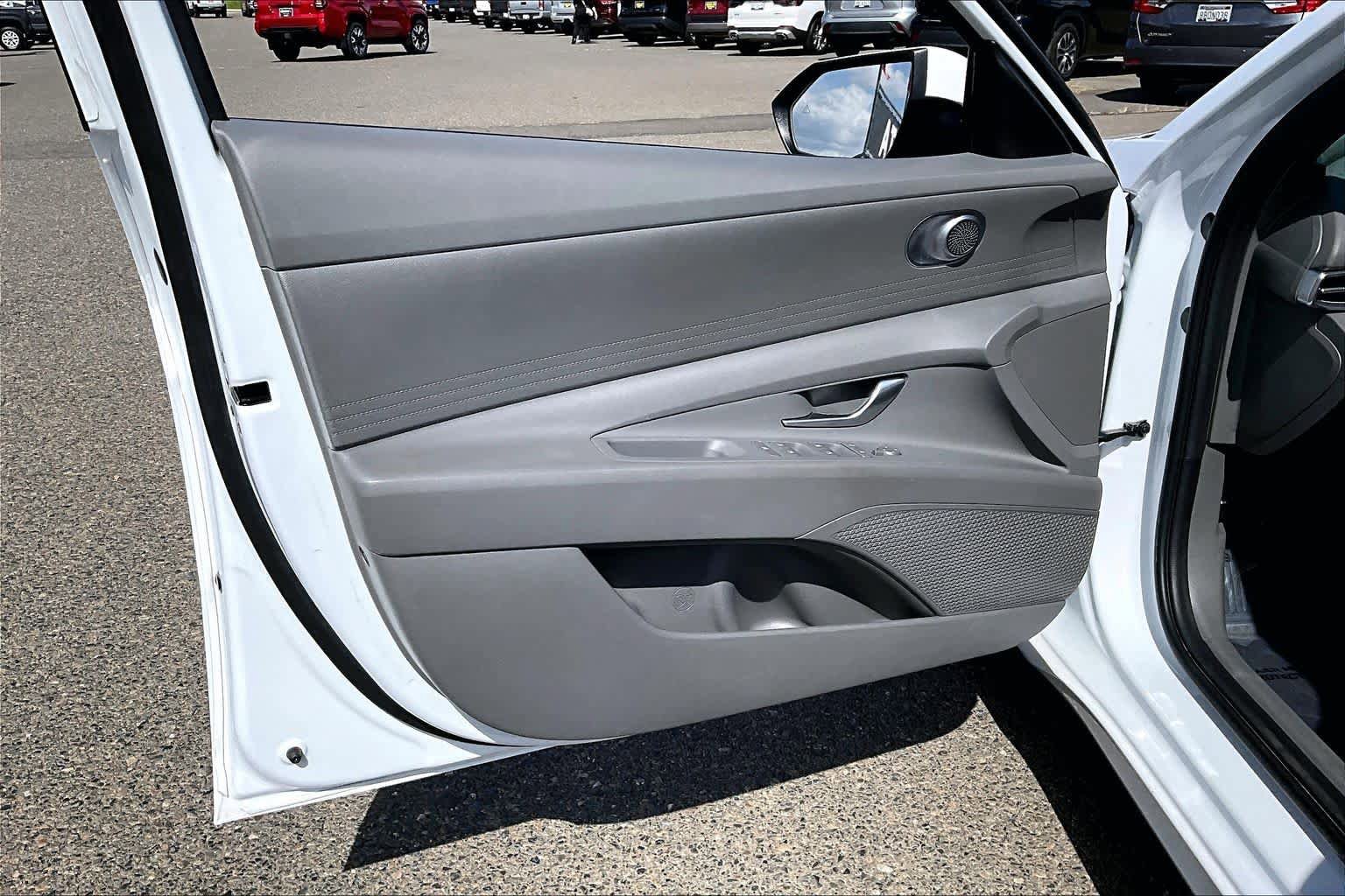 Used 2024 Hyundai Elantra Blue FWD image 21